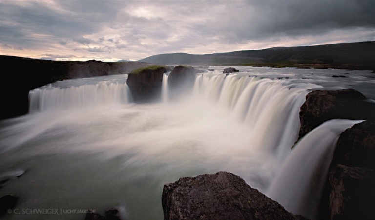 Island-Godafoss.jpg